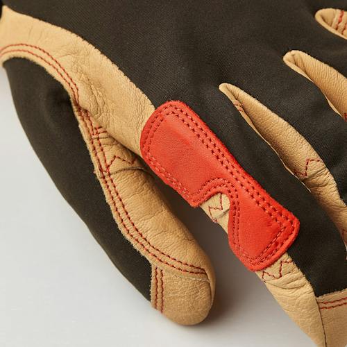 lifestyle image of Ergo Grip Active Glove