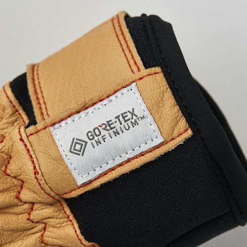 lifestyle image of Ergo Grip Active Glove