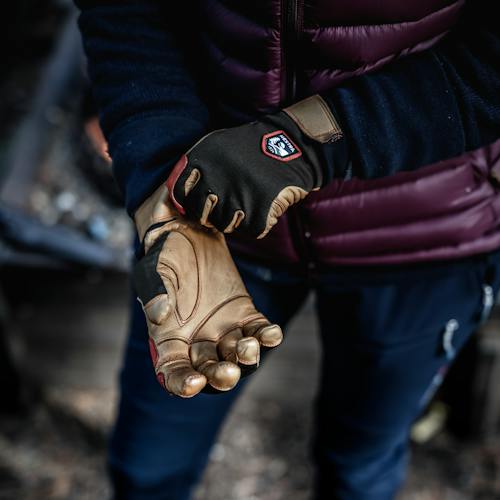 lifestyle image of Ergo Grip Active Glove