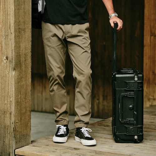 laydown image of Horizon Jogger