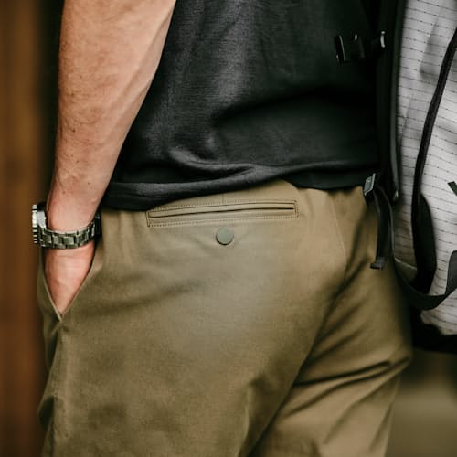 laydown image of Horizon Jogger