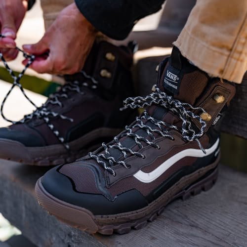 laydown image of Ultrarange EXO HI Gore-Tex MTE 3