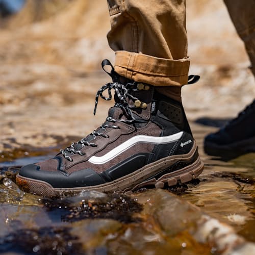 laydown image of Ultrarange EXO HI Gore-Tex MTE 3