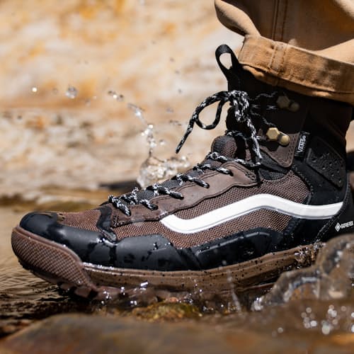 laydown image of Ultrarange EXO HI Gore-Tex MTE 3