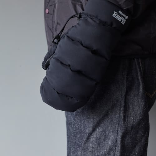 laydown image of Goretex Mittens