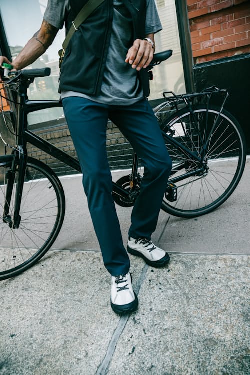 Alejandro is 5'8'' and wearing size 28x30