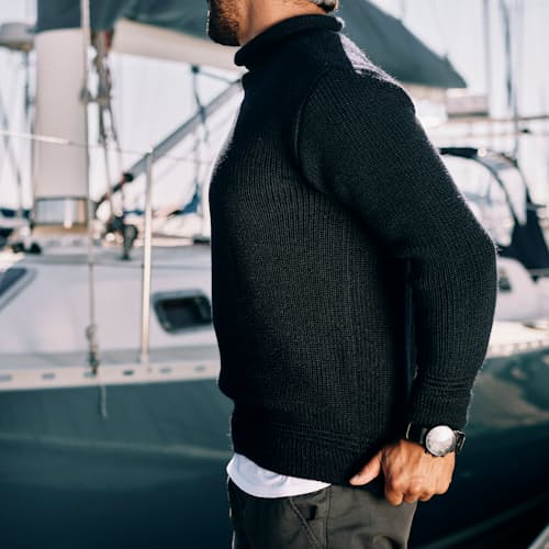 lifestyle image of Mini Rollkragen Fisherman Sweater