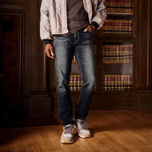 Darius is 6'0" and wearing a 32x32