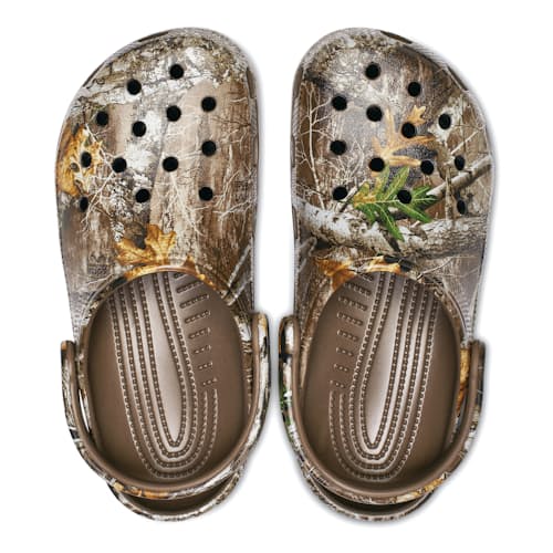 laydown image of Classic Realtree Edge Clog