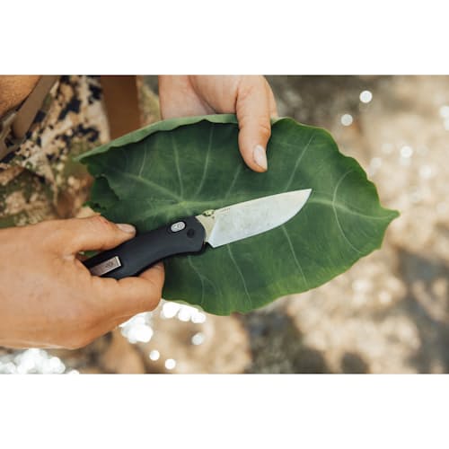 lifestyle image of The Carter XL Pocket Knife