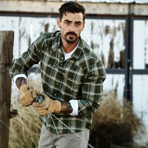 laydown image of Rodeo Long Sleeve Snapshirt