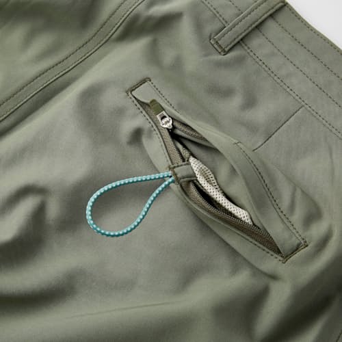 lifestyle image of Hybrid Cruiser Short - 7.5"