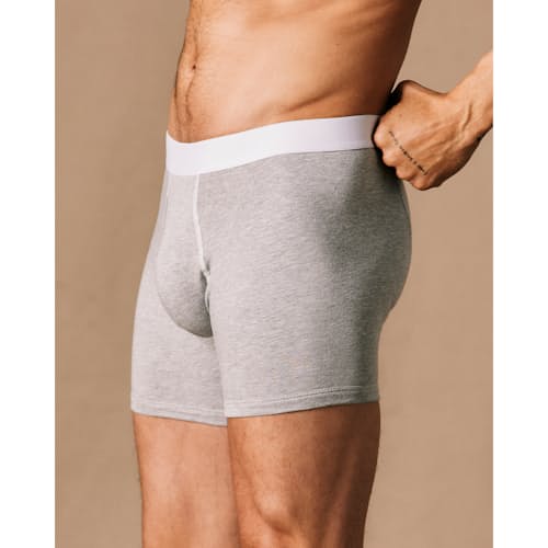 Victor is 6'2'' and wearing a size Medium