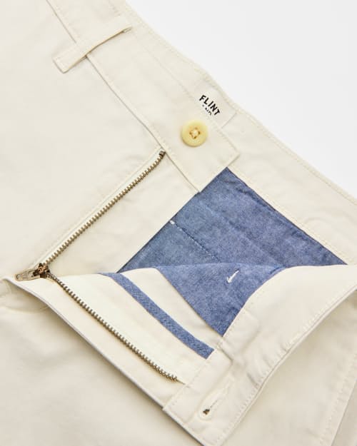 laydown detail image of 365 Chino Short - 7"
