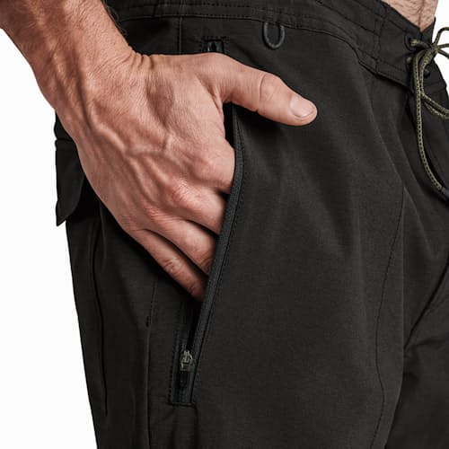 lifestyle image of Layover Trail Hybrid Short 3.0 - 7"