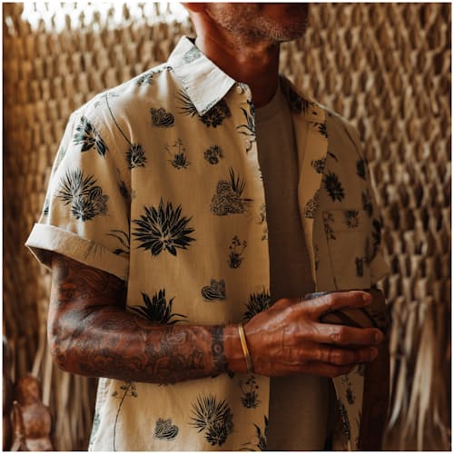 laydown image of Easy Collar Short Sleeve Shirt