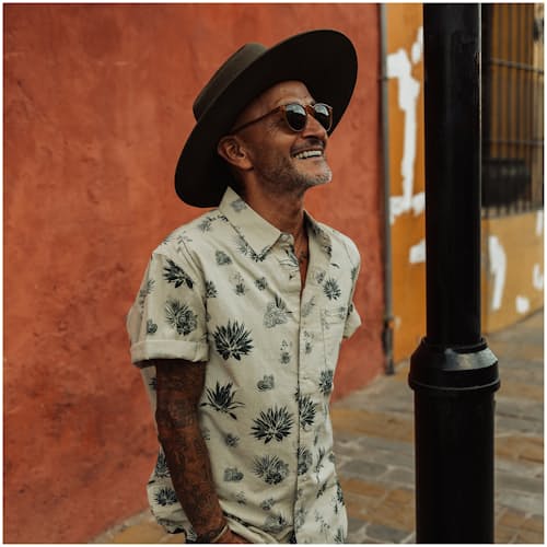 laydown image of Easy Collar Short Sleeve Shirt