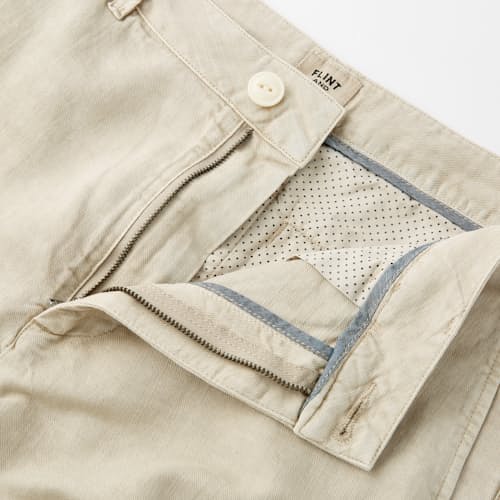 laydown image of 365 Cotton Linen Short - 7"