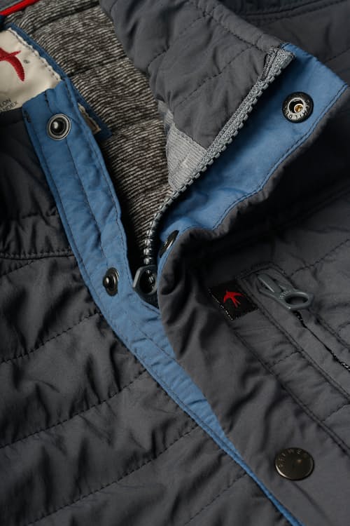 laydown detail image of Windzip Vest
