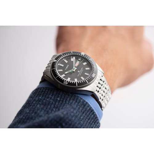 laydown image of Waterbury Dive Automatic