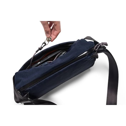 laydown image of Venture Sling 6L