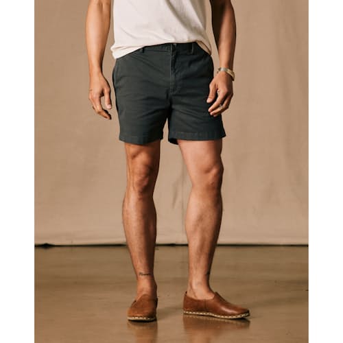 on model image of 365 Short - 5"