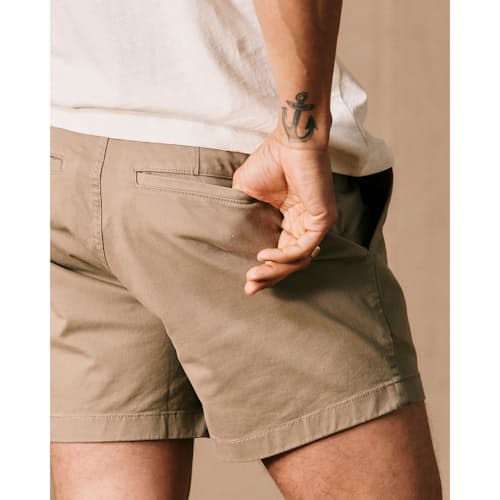 on model image of 365 Short - 5"