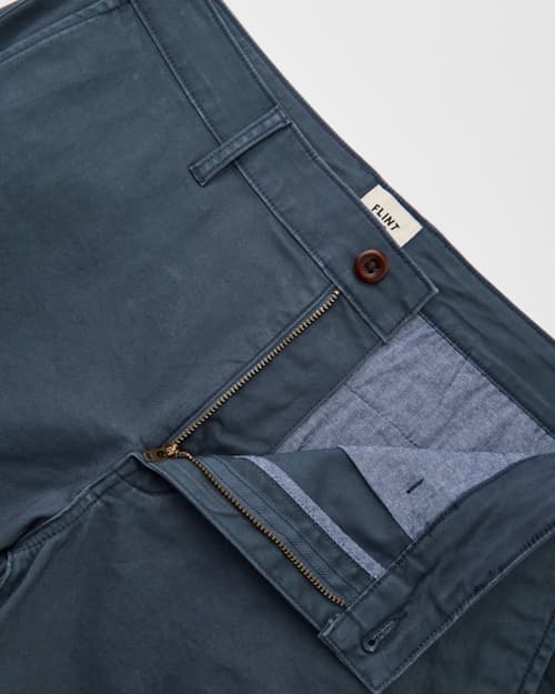 laydown detail image of 365 Chino Short - 5"