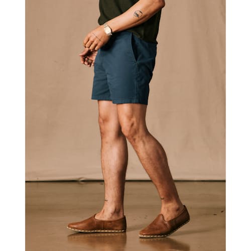 on model image of 365 Short - 5"