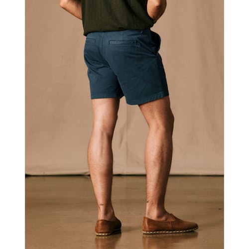on model image of 365 Short - 5"