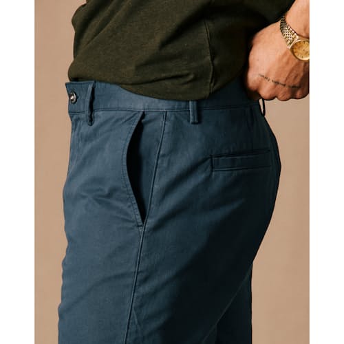 on model image of 365 Short - 5"