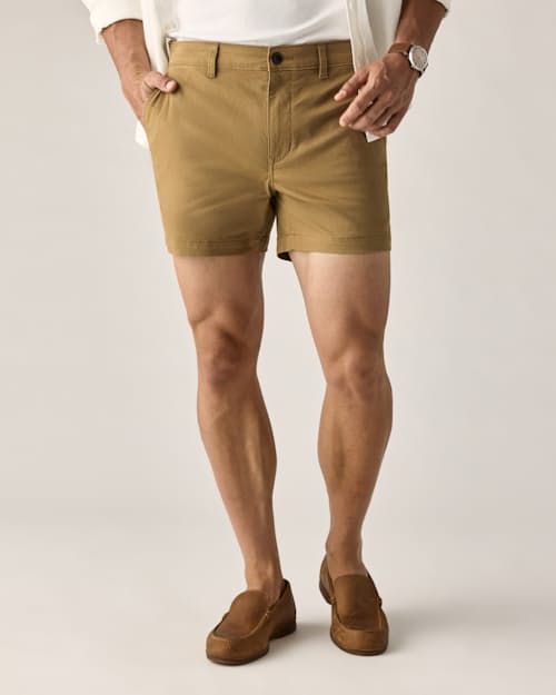 on model image of 365 Chino Short - 5"