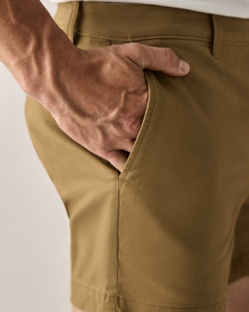 on model image of 365 Chino Short - 5"