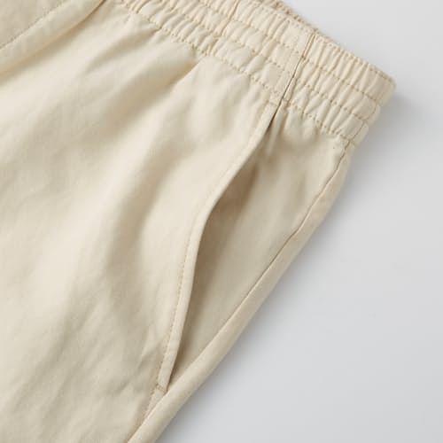 lifestyle image of Cotton Linen Easy Short - 8"