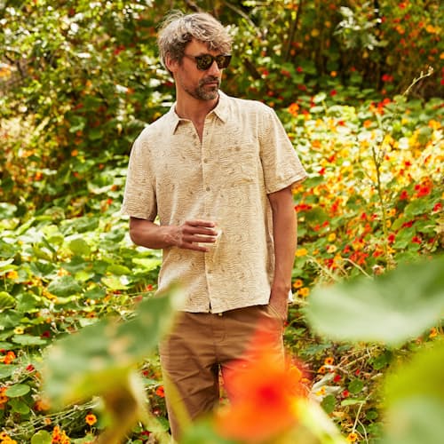 lifestyle image of Easy Linen Short Sleeve Shirt
