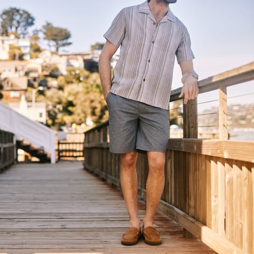 lifestyle image of Wrinkle-Free Linen Short - 9"