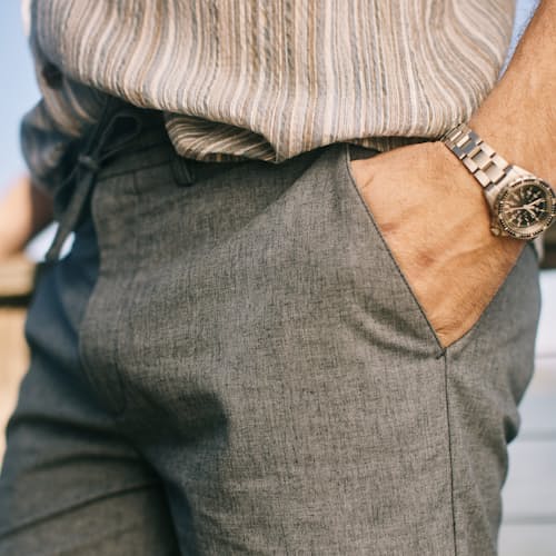 lifestyle image of Wrinkle-Free Linen Short - 9"