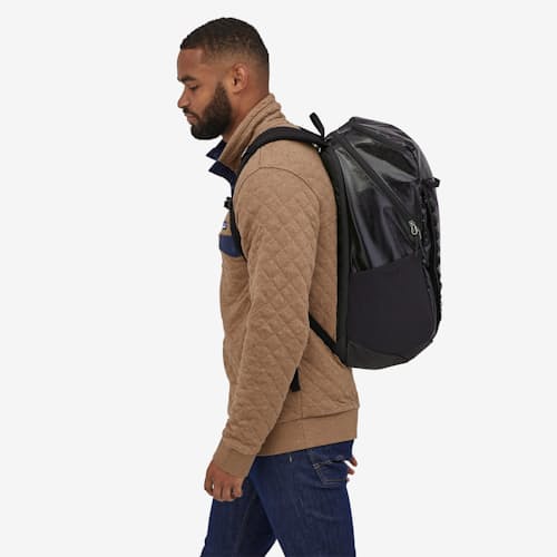 laydown image of Black Hole Pack 32L