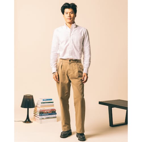 on model image of Classic American Vintage Slim Oxford Shirt