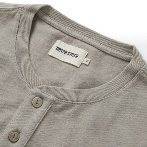 laydown image of The Short Sleeve Heavy Bag Henley