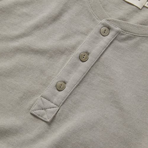 laydown image of The Short Sleeve Heavy Bag Henley