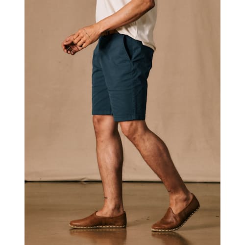 on model image of 365 Short - 9"