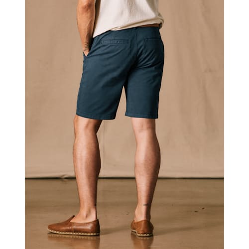 on model image of 365 Short - 9"