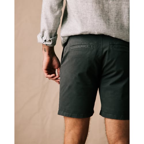 on model image of 365 Short - 7"
