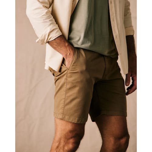 on model image of 365 Short - 7"