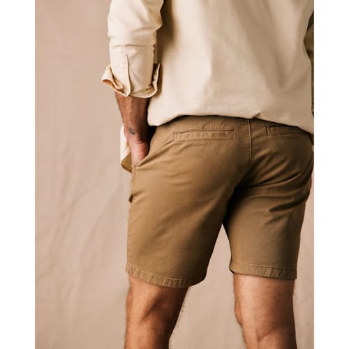 on model image of 365 Short - 7"