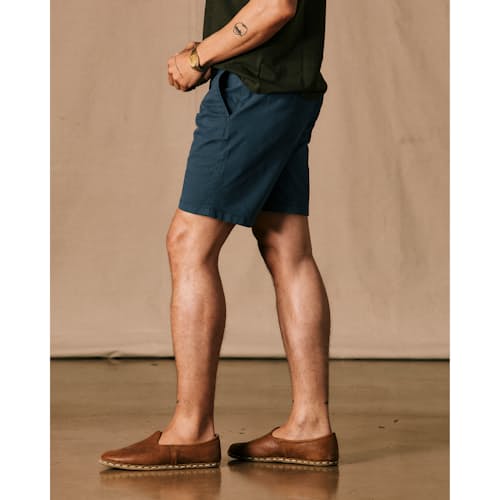 on model image of 365 Short - 7"