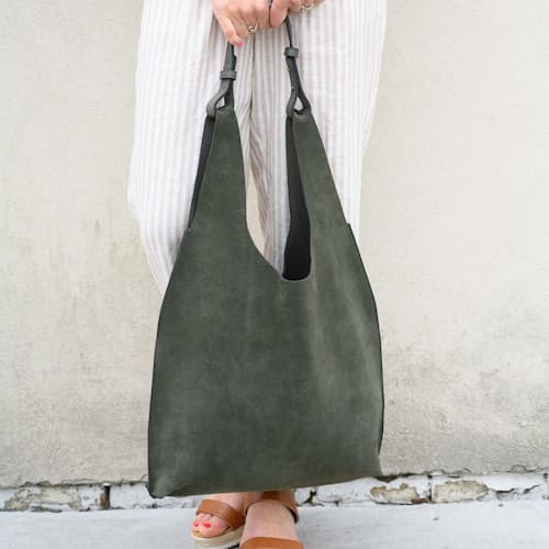 lifestyle image of Women's Ward Reversible Shoulder Bag