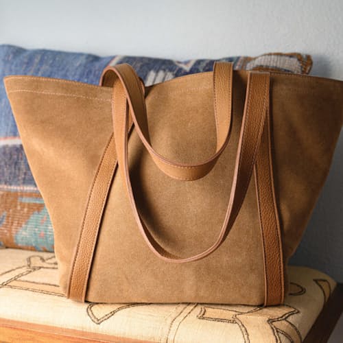 lifestyle image of Women's Ward Reversible Tote