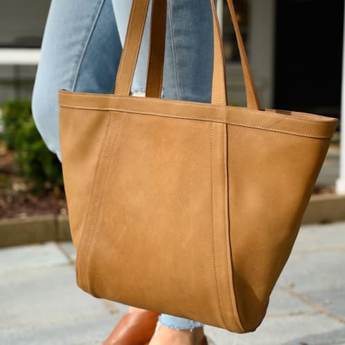 lifestyle image of Women's Ward Reversible Tote